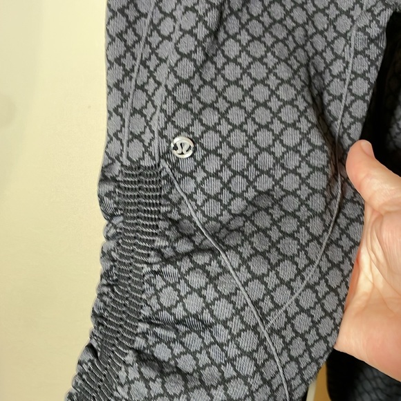 Lululemon In The Flow Scrunch Crops sz 2 gray black - Picture 4 of 8